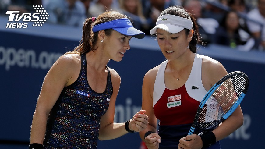 詹詠然和辛吉絲的女雙搭檔，在北京網球賽擊敗謝淑薇與妮可拉絲古的搭檔。(圖／達志影像美聯社)